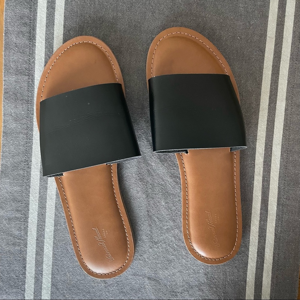 NEW Univeral Thread Black Slide Sandals